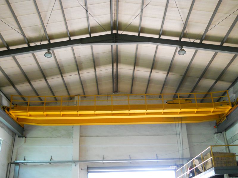 電動(dòng)雙梁橋式起重機(jī)2